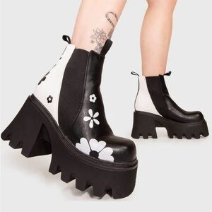 La moda - Stylish Black and White Floral Ankle Boots for womens size 6